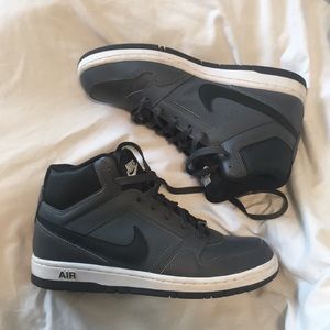 Nike Air sneakers unisex size 8 men size 10 women